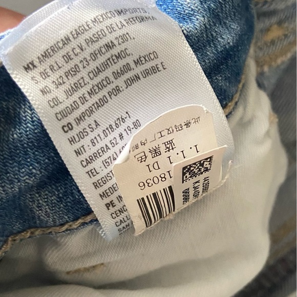 American Eagle Light Wash Mom Jean Distressed High Waist Rise 24W 27.5L  0 Long - Picture 9 of 11